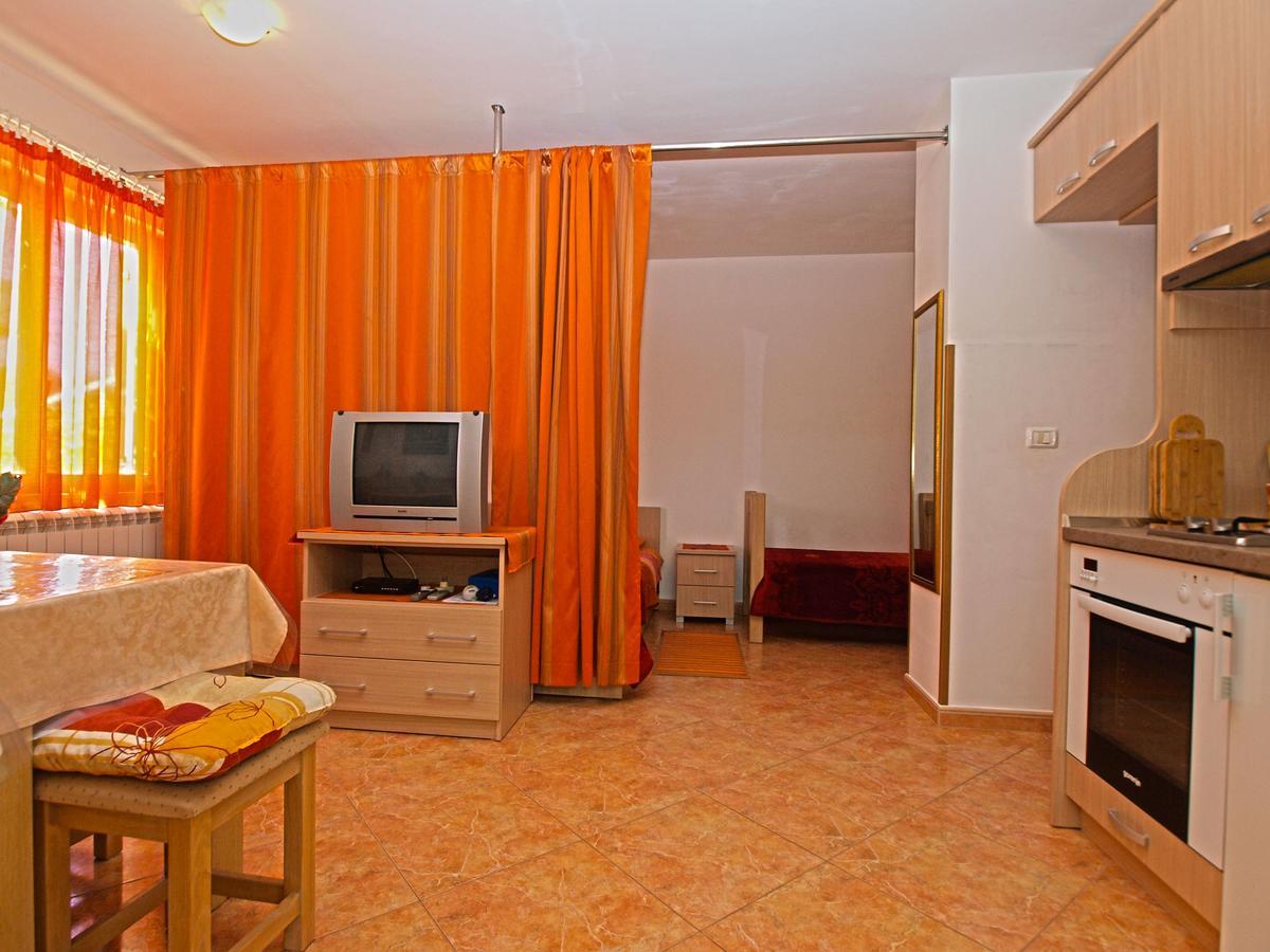 Apartments Irena 531 Pola Esterno foto